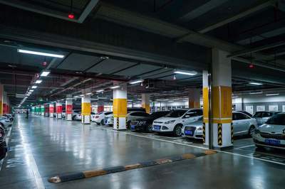地下停车场洗车生意火爆的背后 便捷性、场景优势与商业模式创新
